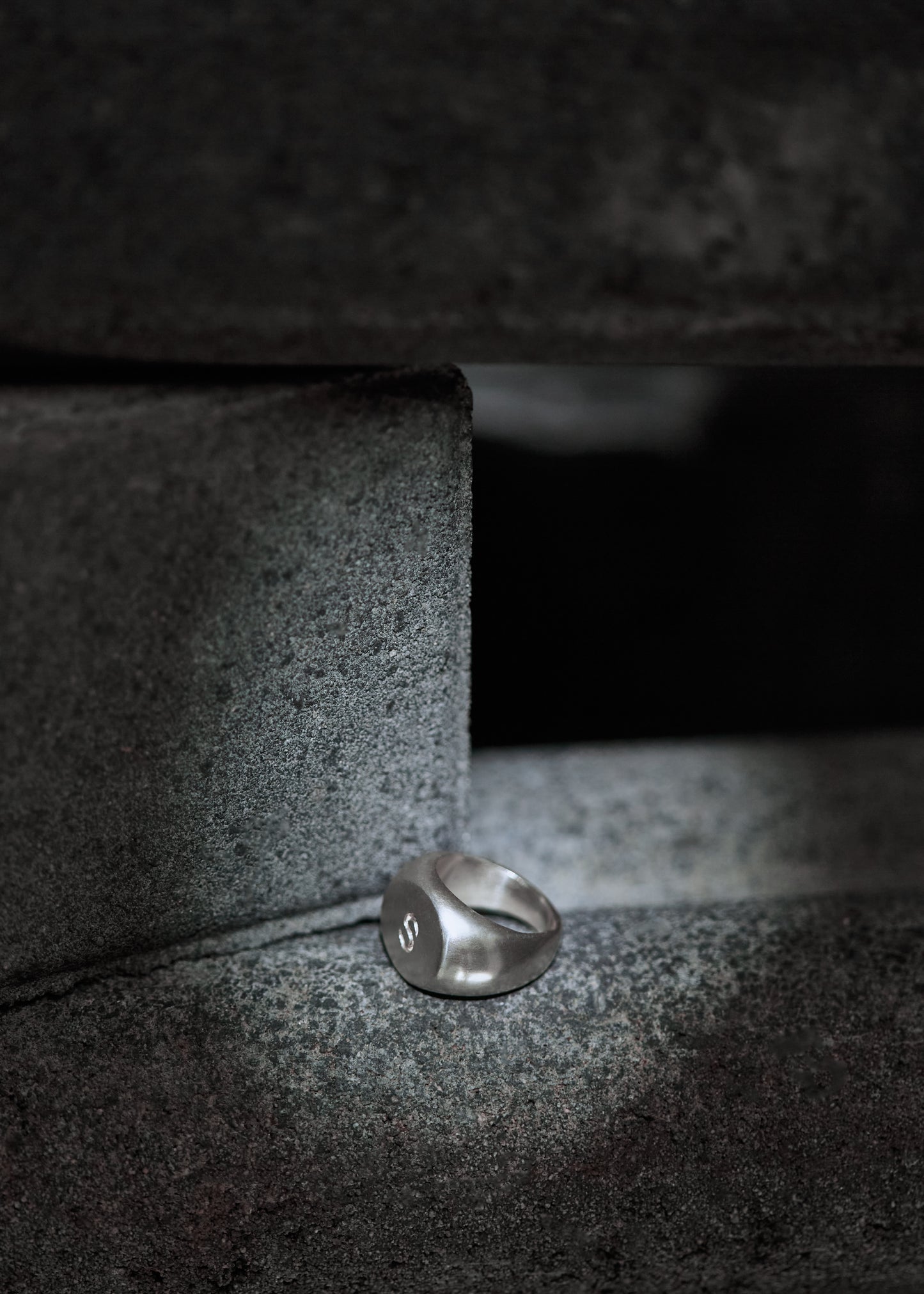 Silver ring Amira - Product photo side
