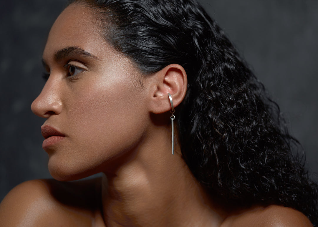 Silver ear cuff Malaka - Model photo