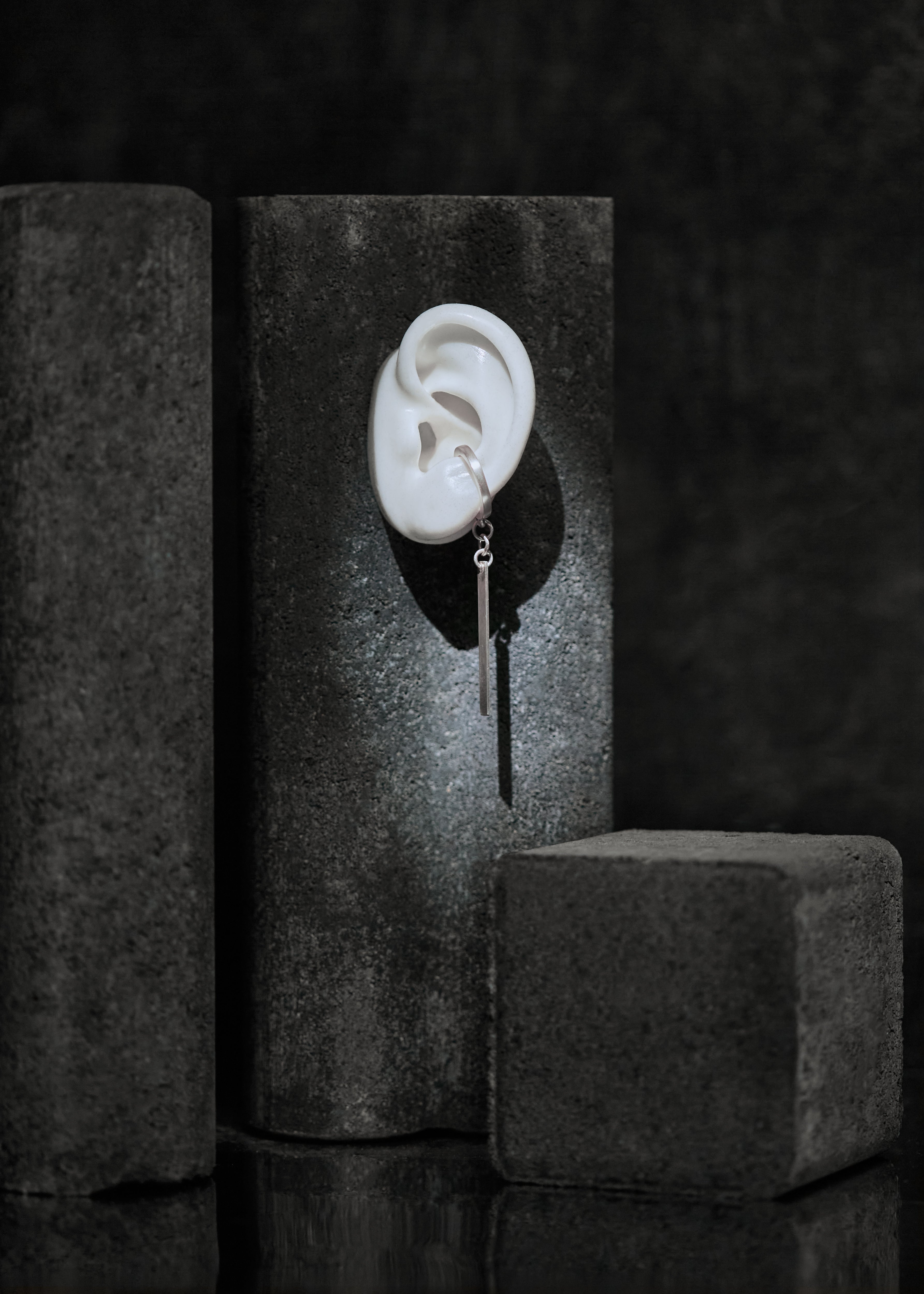 Silver ear cuff Malaka - Product photo ear