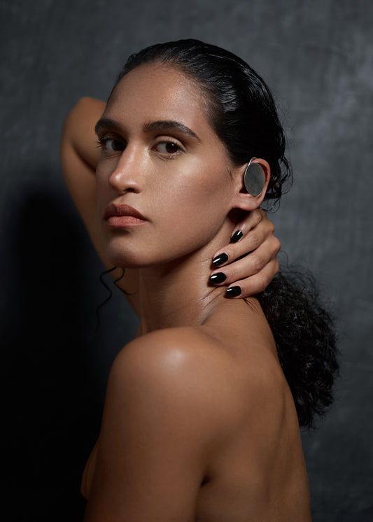 Silve ear ring Amar - Model photo full 4