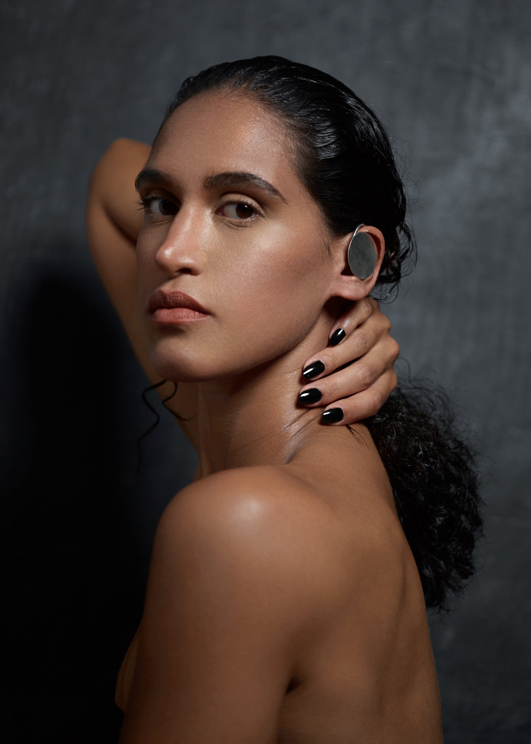 Silve ear ring Amar - Model photo full