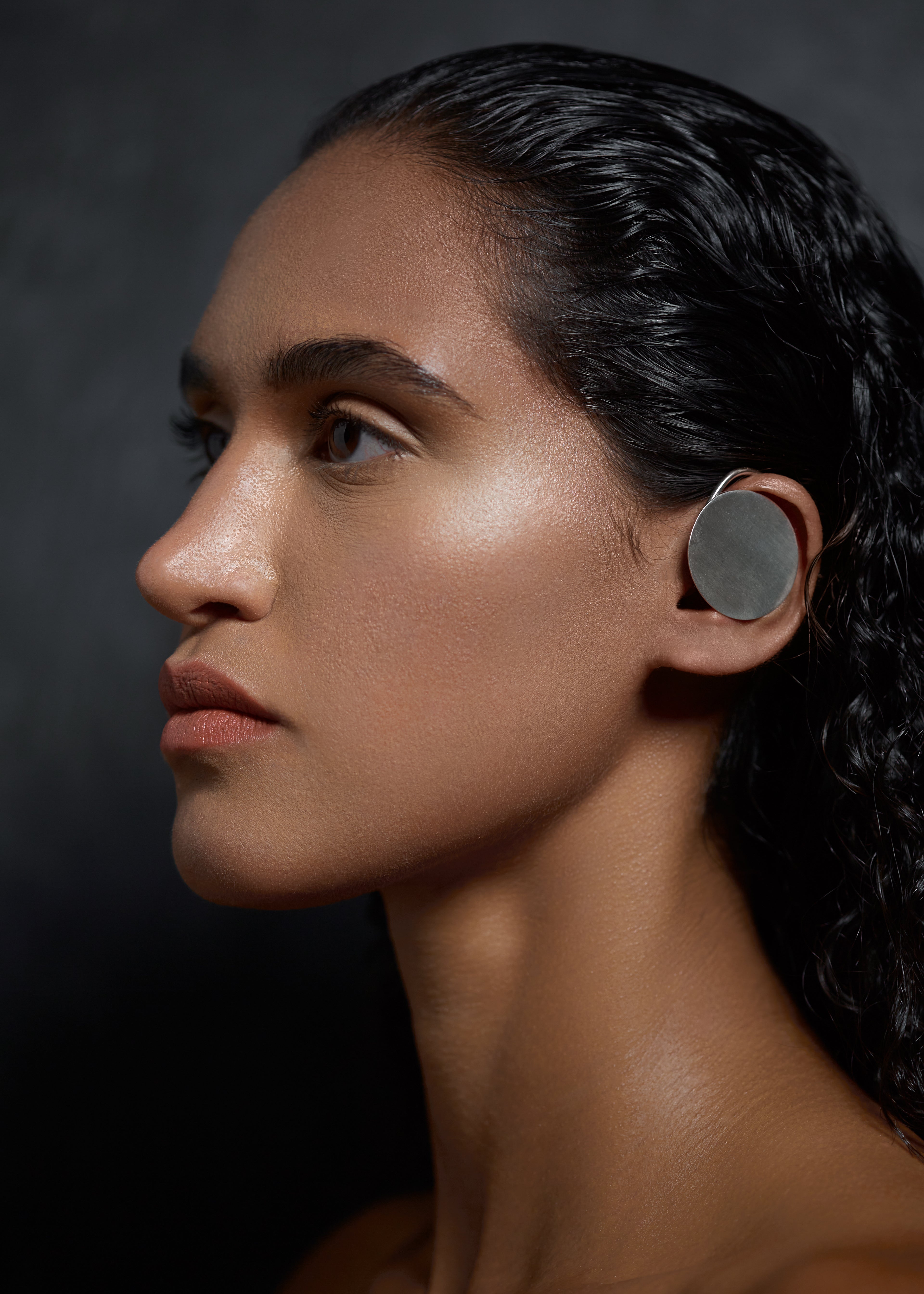 Silver ear ring Amar - Model photo side