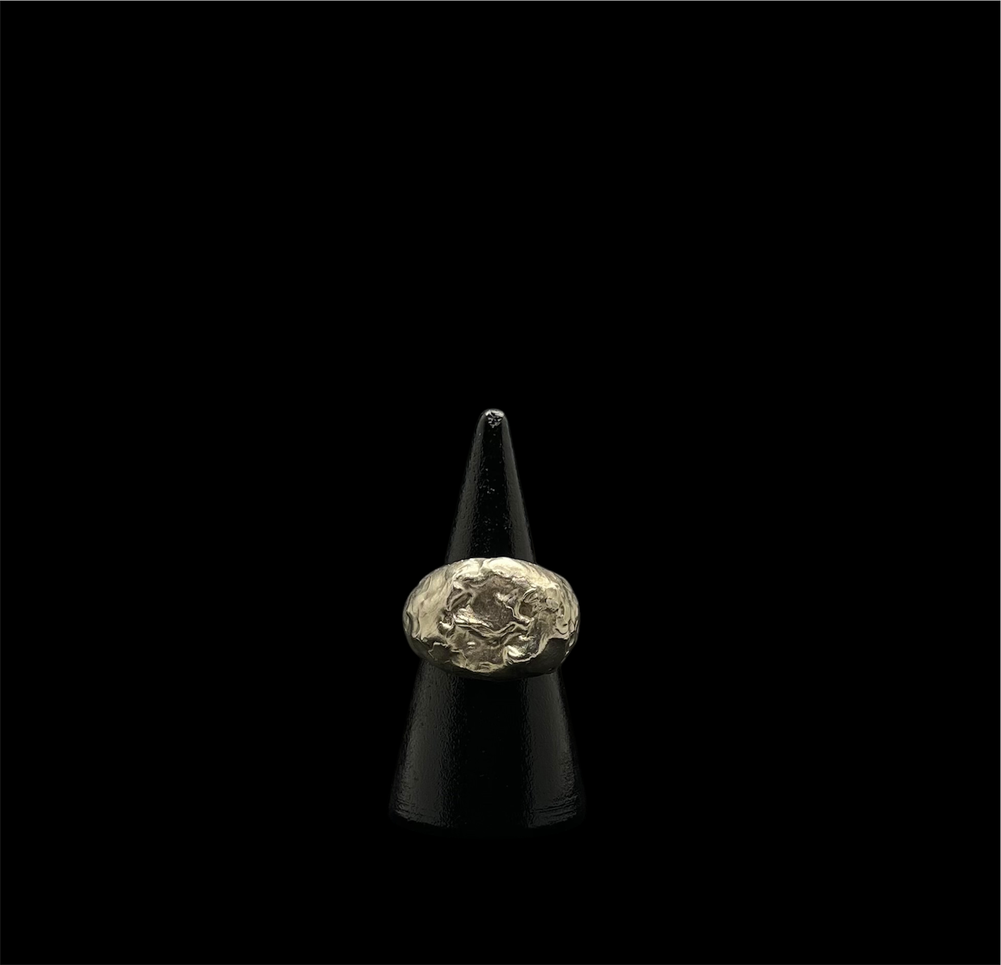 ring signet raw product front